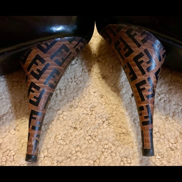 Fendi Black Patent Leather Zucca Heel Pumps (40) - Picture 5 of 14